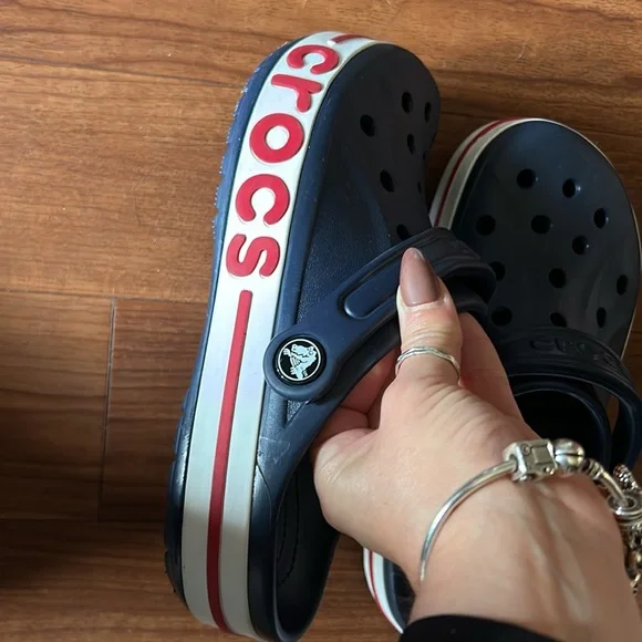 Crocs size 7 - Picture 2 of 3